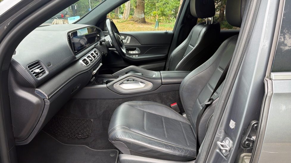 Mercedes-Benz GLE 300d 4Matic AMG Line Premium 5dr 9G-Tronic Diesel Estate - Image 33
