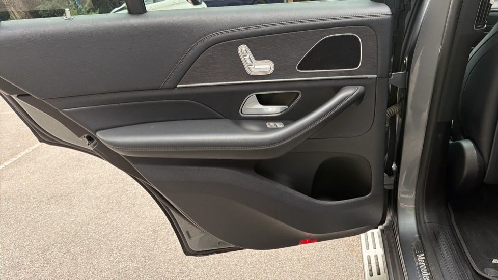 Mercedes-Benz GLE 300d 4Matic AMG Line Premium 5dr 9G-Tronic Diesel Estate - Image 37