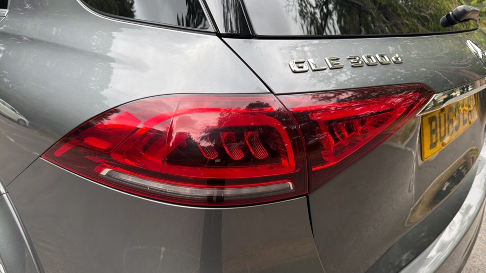Mercedes-Benz GLE 300d 4Matic AMG Line Premium 5dr 9G-Tronic Diesel Estate - Image 42