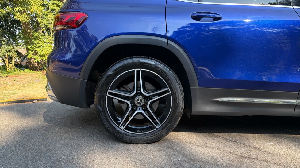 Mercedes-Benz GLB 200 AMG Line Executive 5dr 7G-Tronic Petrol Estate - Image 7
