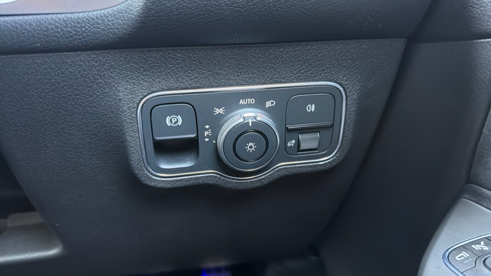 Mercedes-Benz GLB 200 AMG Line Executive 5dr 7G-Tronic Petrol Estate - Image 40