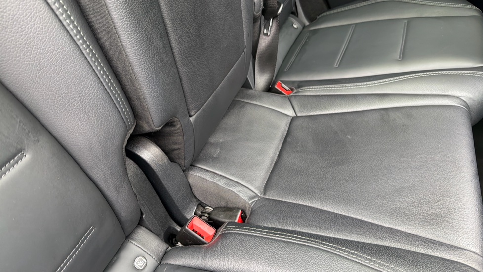 Mercedes-Benz GLE 450 4Matic AMG Line Prem + 5dr 9G-Tron [7 St] Petrol Estate - Image 17