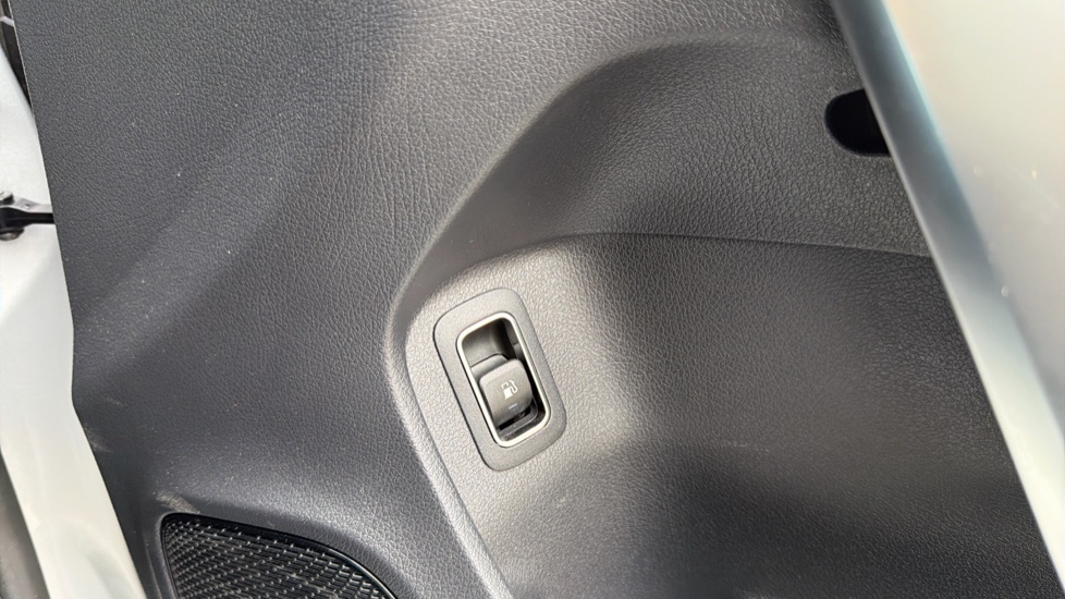 Mercedes-Benz A-Class A250e AMG Line Premium Plus 4dr Auto Saloon - Image 17