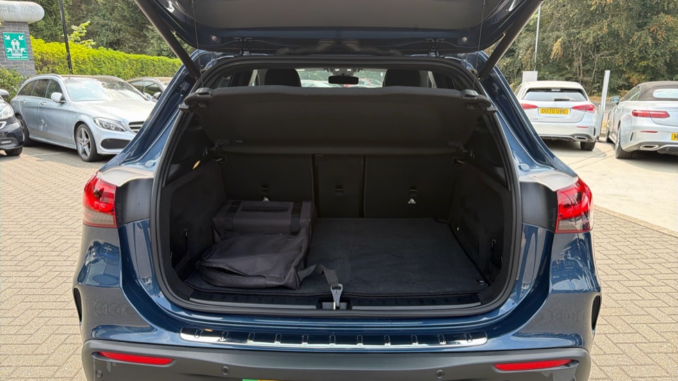 Mercedes-Benz Eqa 300 4Matic 168kW AMG Line 66.5kWh 5dr Auto Electric Hatchback - Image 4