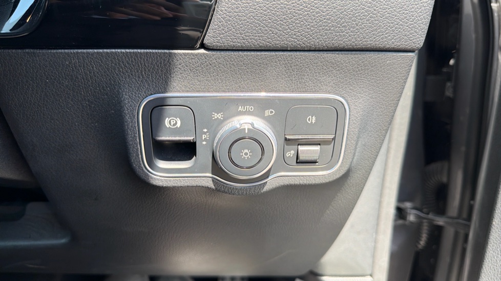Mercedes-Benz B-Class B200d AMG Line Executive 5dr Auto Diesel Hatchback - Image 41