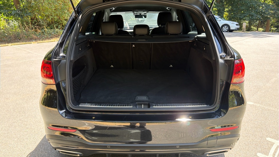 Mercedes-Benz GLC 300d 4Matic AMG Line Premium 5dr 9G-Tronic Diesel Estate - Image 4