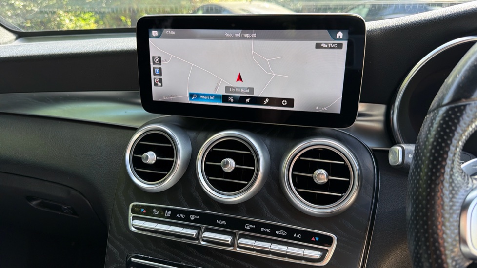 Mercedes-Benz GLC 300d 4Matic AMG Line Premium 5dr 9G-Tronic Diesel Estate - Image 12
