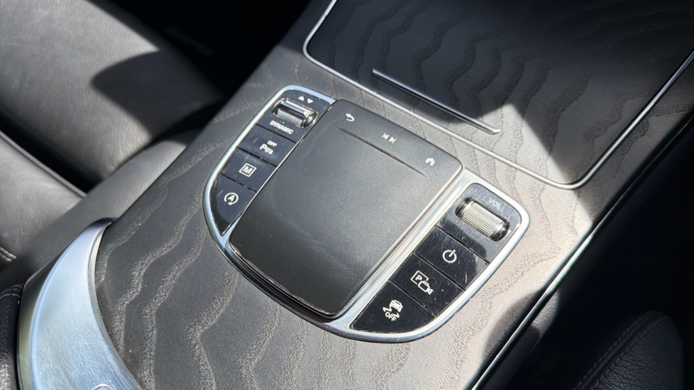 Mercedes-Benz GLC 300d 4Matic AMG Line Premium 5dr 9G-Tronic Diesel Estate - Image 13
