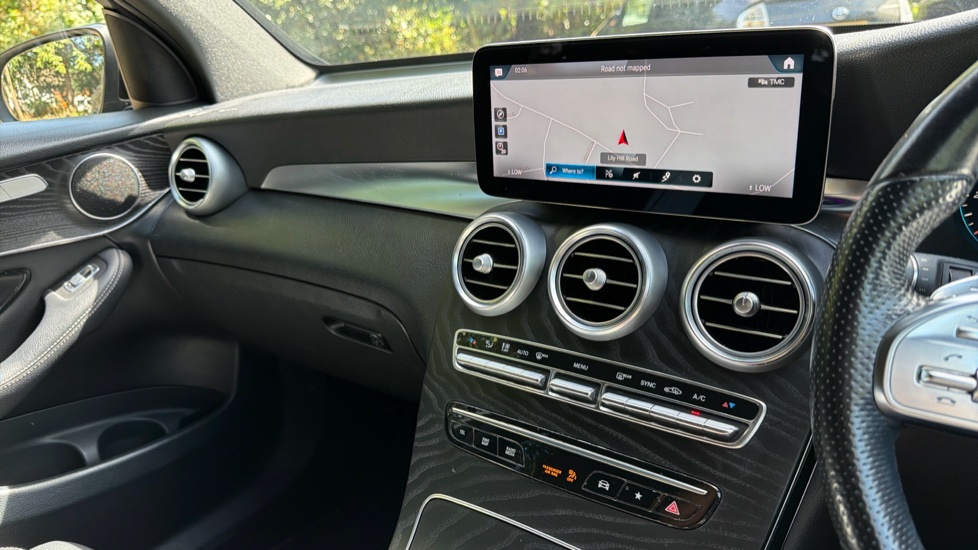 Mercedes-Benz GLC 300d 4Matic AMG Line Premium 5dr 9G-Tronic Diesel Estate - Image 14