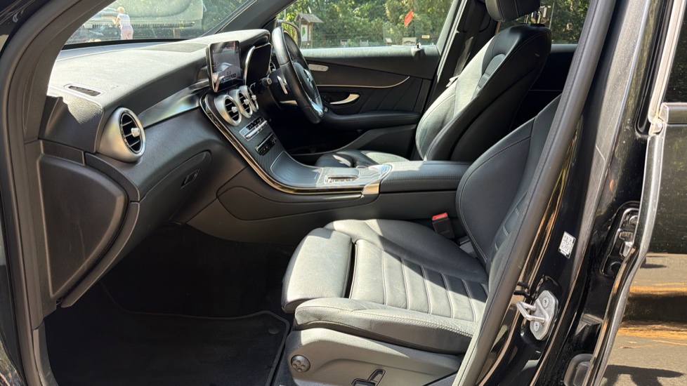 Mercedes-Benz GLC 300d 4Matic AMG Line Premium 5dr 9G-Tronic Diesel Estate - Image 28