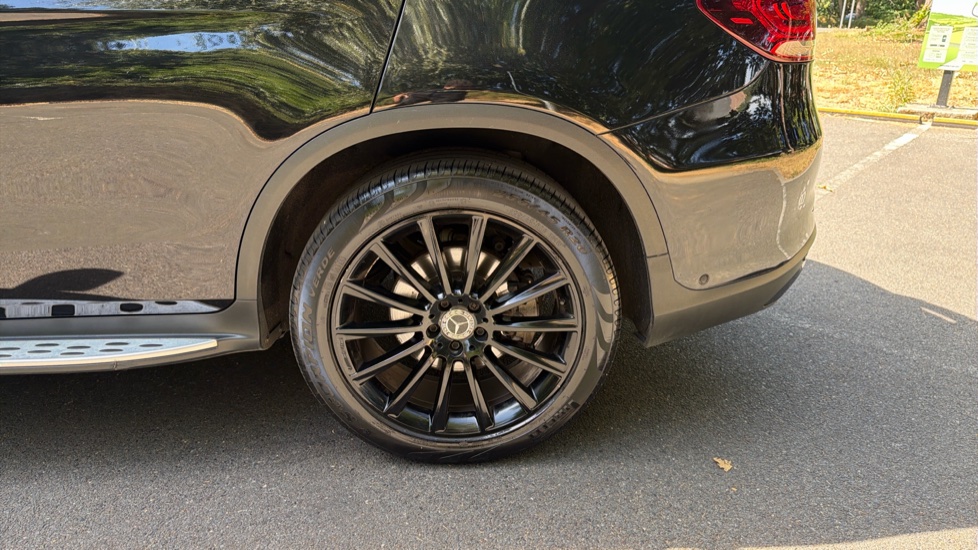 Mercedes-Benz GLC 300d 4Matic AMG Line Premium 5dr 9G-Tronic Diesel Estate - Image 31