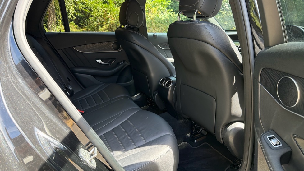 Mercedes-Benz GLC 300d 4Matic AMG Line Premium 5dr 9G-Tronic Diesel Estate - Image 36