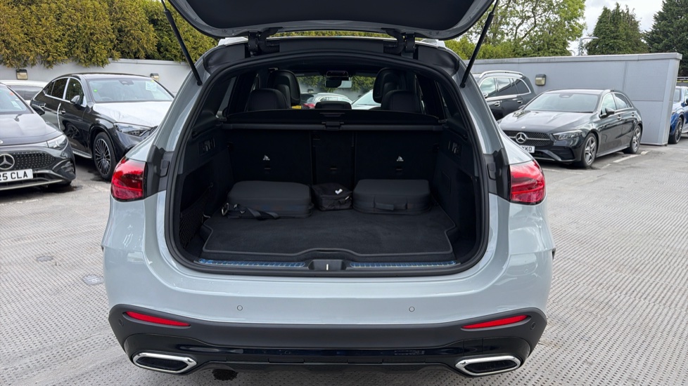 Mercedes-Benz GLC 300e 4Matic AMG Line Prem Plus 5dr 9G-Tronic Estate - Image 4