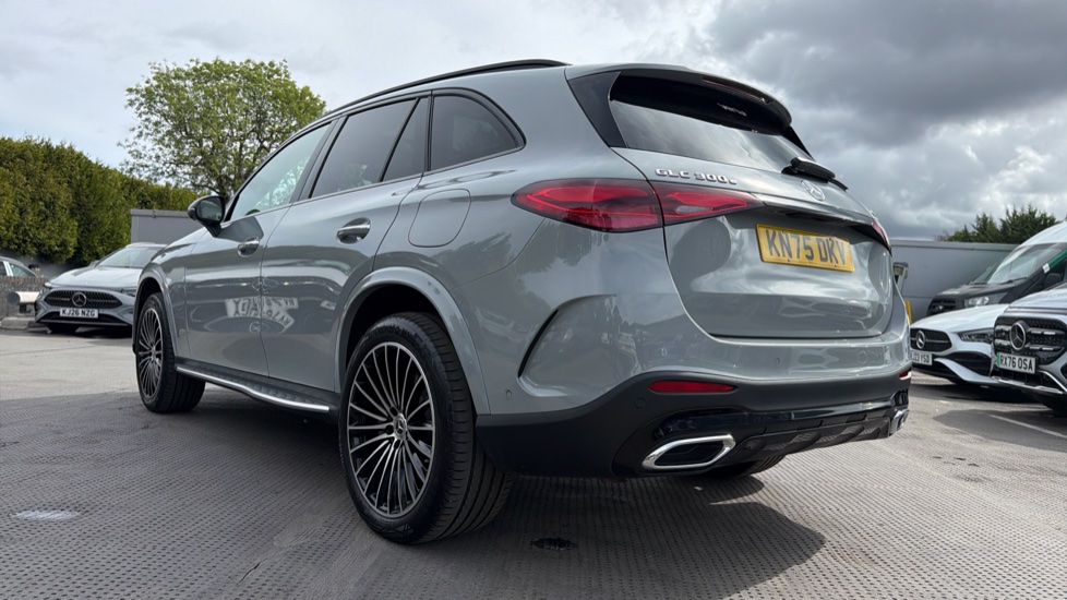 Mercedes-Benz GLC 300e 4Matic AMG Line Prem Plus 5dr 9G-Tronic Estate - Image 31