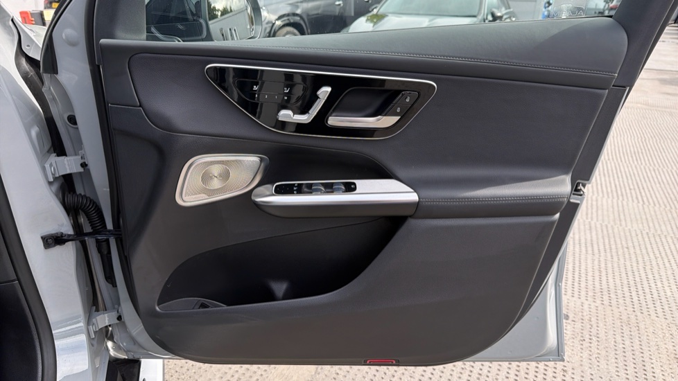 Mercedes-Benz GLC 300e 4Matic AMG Line Prem Plus 5dr 9G-Tronic Estate - Image 34