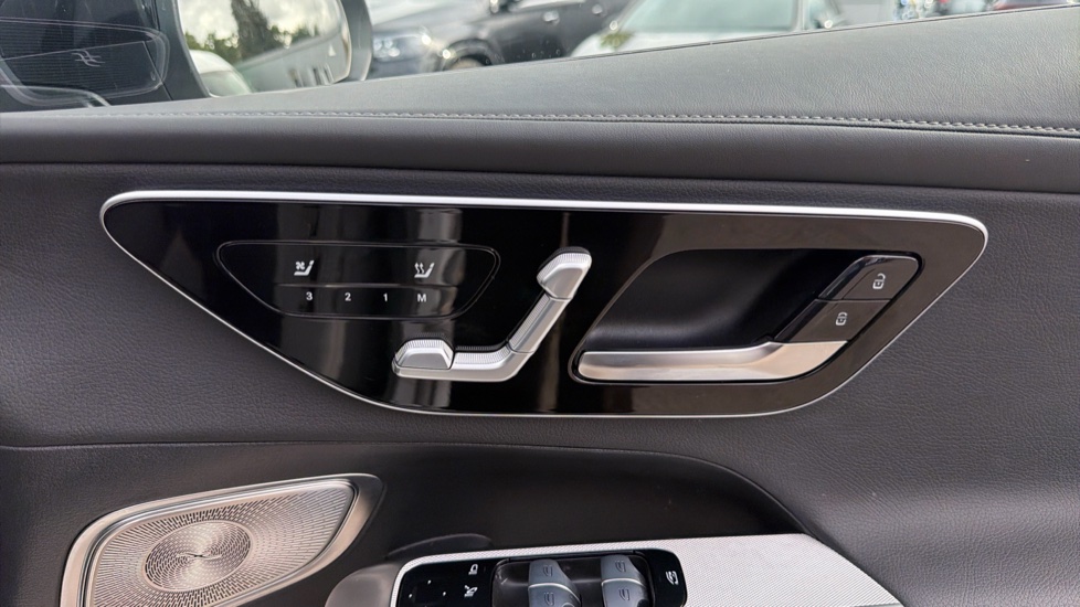 Mercedes-Benz GLC 300e 4Matic AMG Line Prem Plus 5dr 9G-Tronic Estate - Image 35