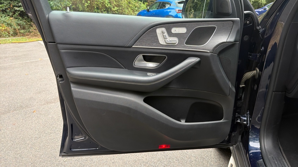 Mercedes-Benz GLE 300d 4Matic AMG Line 5dr 9G-Tronic Diesel Estate - Image 29