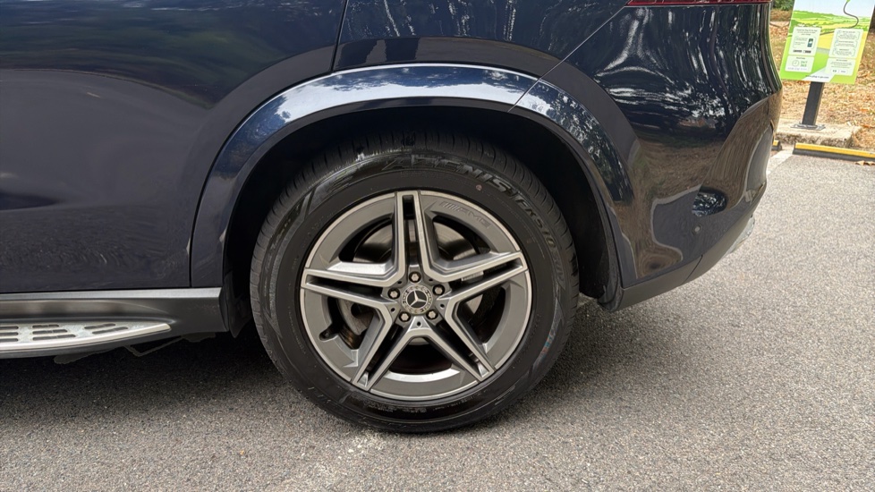 Mercedes-Benz GLE 300d 4Matic AMG Line 5dr 9G-Tronic Diesel Estate - Image 32
