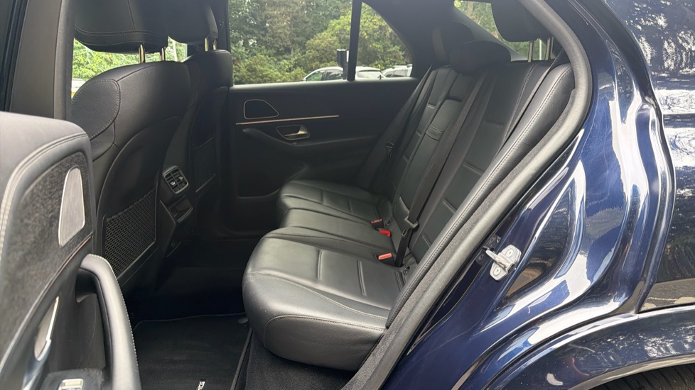 Mercedes-Benz GLE 300d 4Matic AMG Line 5dr 9G-Tronic Diesel Estate - Image 33