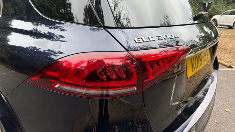 Mercedes-Benz GLE 300d 4Matic AMG Line 5dr 9G-Tronic Diesel Estate - Image 36