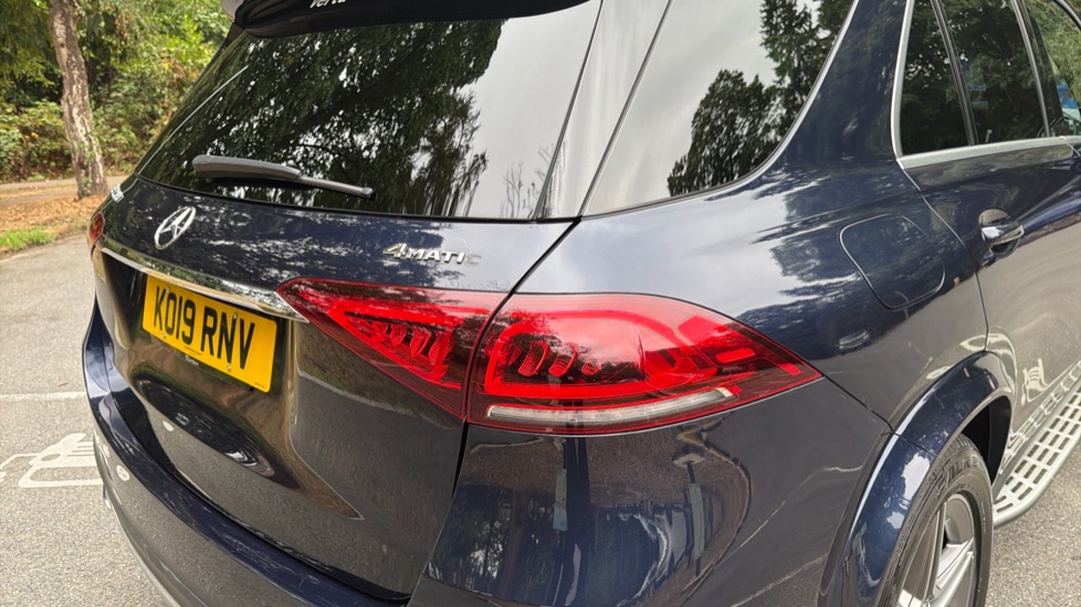 Mercedes-Benz GLE 300d 4Matic AMG Line 5dr 9G-Tronic Diesel Estate - Image 37