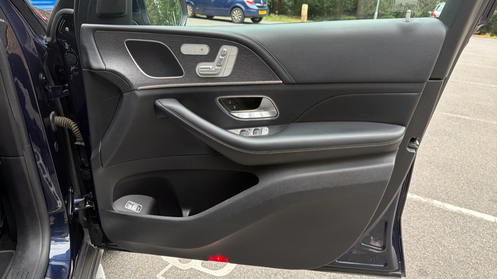 Mercedes-Benz GLE 300d 4Matic AMG Line 5dr 9G-Tronic Diesel Estate - Image 40
