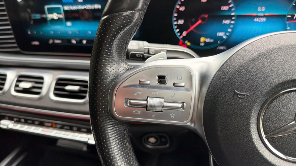 Mercedes-Benz GLE 300d 4Matic AMG Line 5dr 9G-Tronic Diesel Estate - Image 44