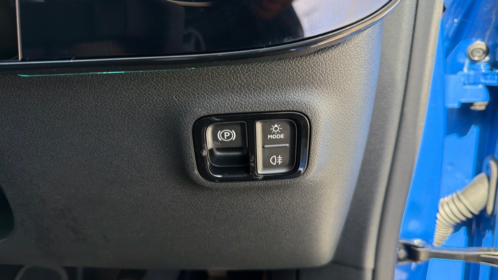 Mercedes-Benz CLA 180 AMG Line Executive 4dr Auto Petrol Saloon - Image 38