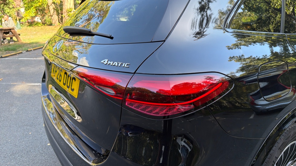 Mercedes-Benz GLC 300d 4Matic AMG Line Premium + 5dr 9G-Tronic Diesel Estate - Image 34