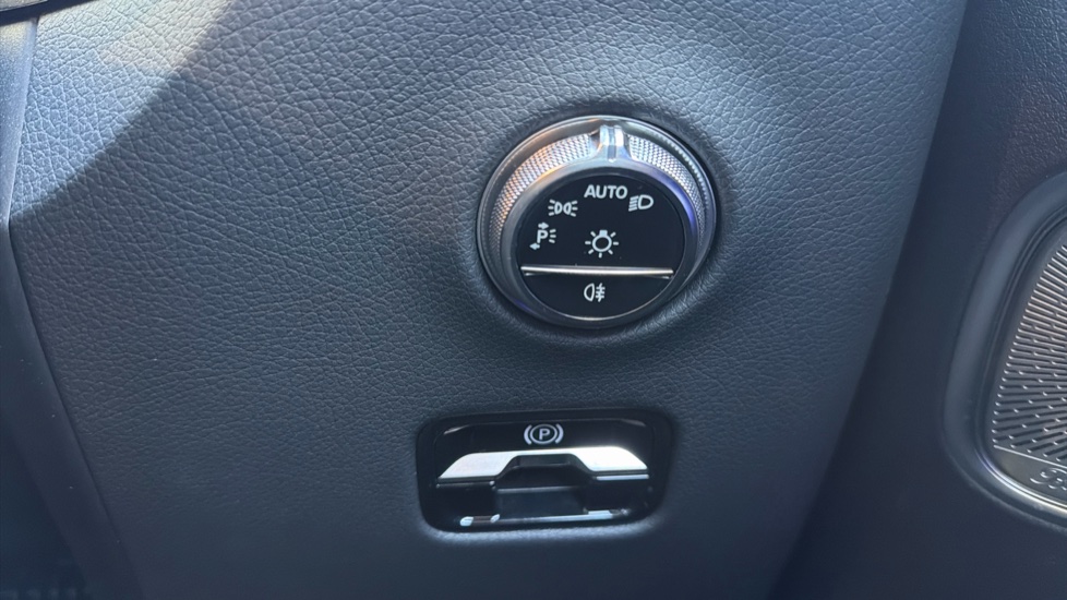 Mercedes-Benz GLC 300d 4Matic AMG Line Premium + 5dr 9G-Tronic Diesel Estate - Image 37