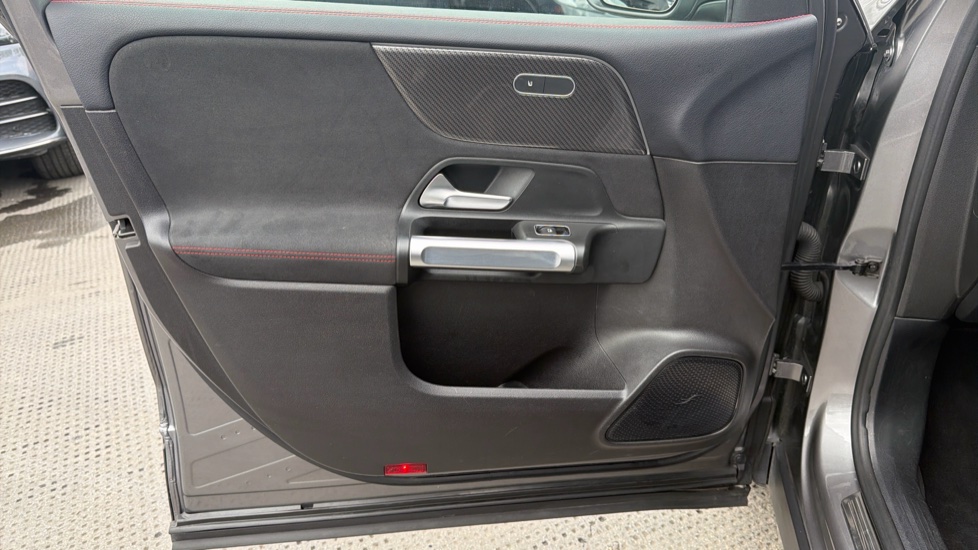 Mercedes-Benz GLB 220d 4Matic AMG Line Prem 5dr 8G-Tron [5 seat] Diesel Estate - Image 28