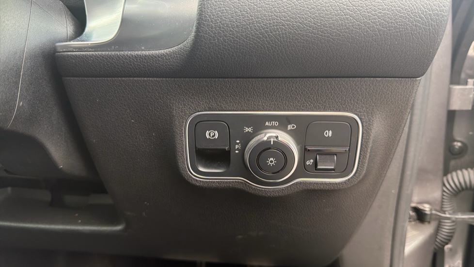 Mercedes-Benz GLB 220d 4Matic AMG Line Prem 5dr 8G-Tron [5 seat] Diesel Estate - Image 37