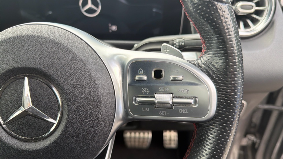 Mercedes-Benz GLB 220d 4Matic AMG Line Prem 5dr 8G-Tron [5 seat] Diesel Estate - Image 38