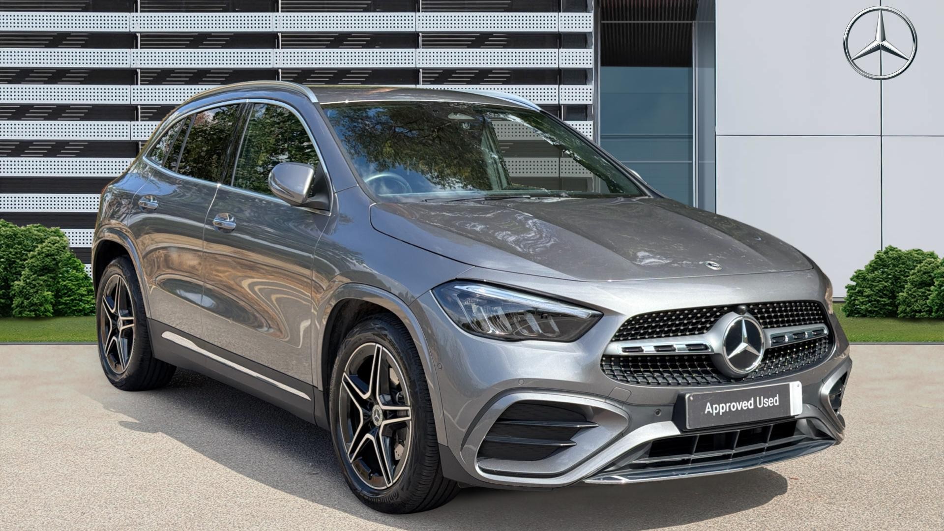 Mercedes-Benz GLA listing photo