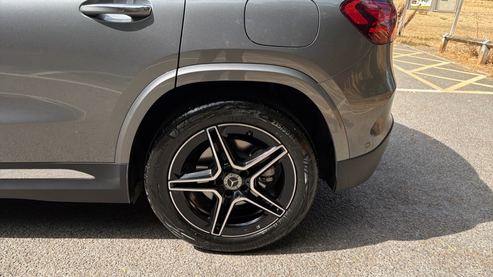 Mercedes-Benz GLA 220d 4Matic AMG Line Executive 5dr Auto Diesel Hatchback - Image 33
