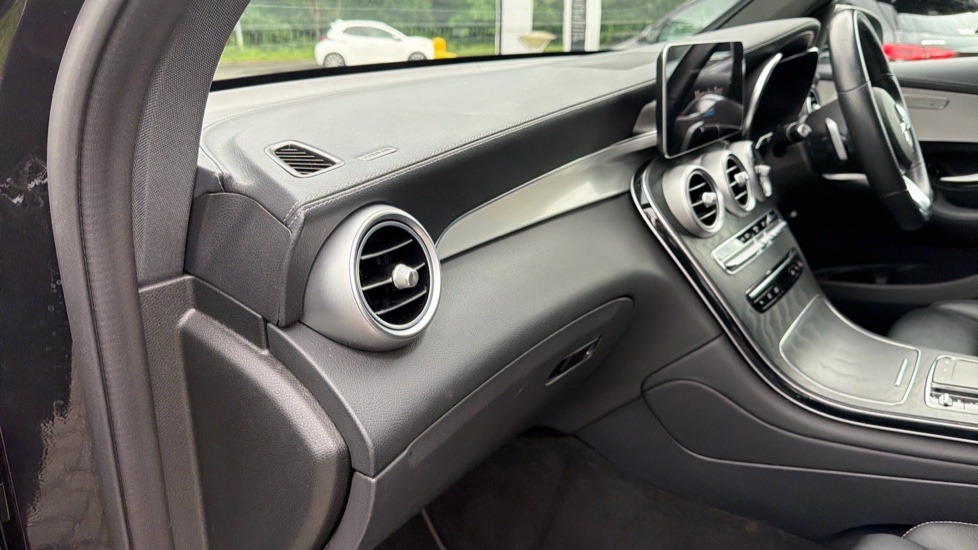 Mercedes-Benz GLC Coupe GLC 300d 4Matic AMG Line Premium 5dr 9G-Tronic Diesel Estate - Image 34