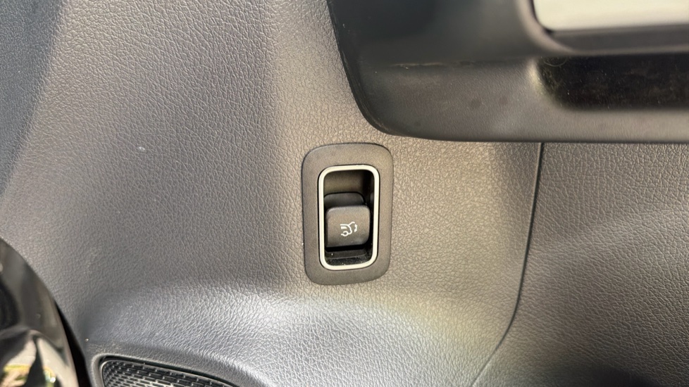 Mercedes-Benz B-Class B200 AMG Line Premium Plus 5dr Auto Petrol Hatchback - Image 44