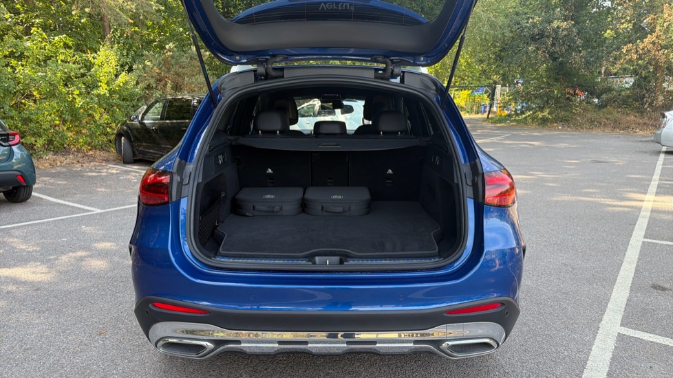Mercedes-Benz GLC 300e 4Matic AMG Line 5dr 9G-Tronic Estate - Image 4