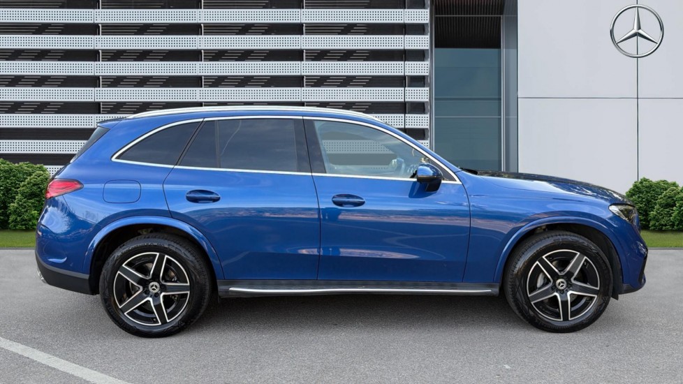 Mercedes-Benz GLC 300e 4Matic AMG Line 5dr 9G-Tronic Estate - Image 5