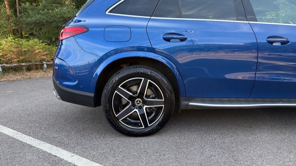Mercedes-Benz GLC 300e 4Matic AMG Line 5dr 9G-Tronic Estate - Image 7