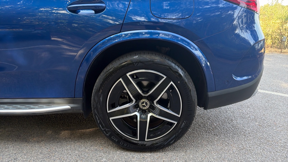 Mercedes-Benz GLC 300e 4Matic AMG Line 5dr 9G-Tronic Estate - Image 34