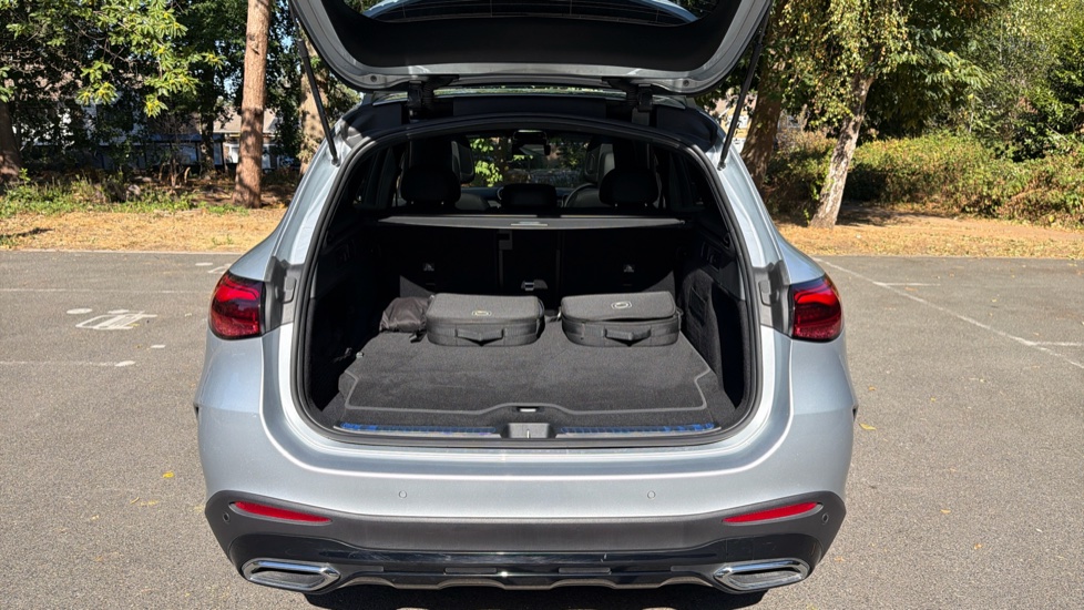 Mercedes-Benz GLC 300e 4Matic AMG Line Prem Plus 5dr 9G-Tronic Estate - Image 4