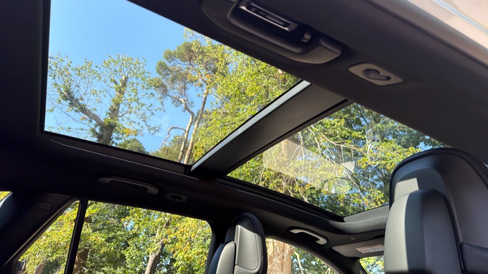 Mercedes-Benz GLC 300e 4Matic AMG Line Prem Plus 5dr 9G-Tronic Estate - Image 19
