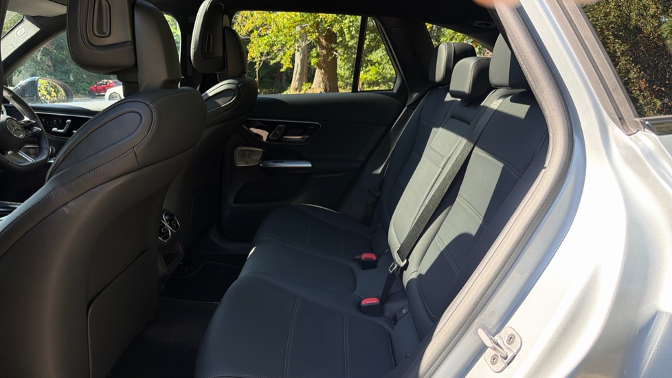 Mercedes-Benz GLC 300e 4Matic AMG Line Prem Plus 5dr 9G-Tronic Estate - Image 40