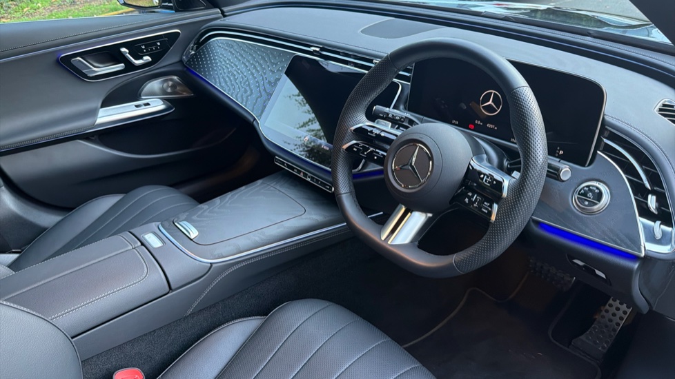 Mercedes-Benz E-Class E450d 4M AMG Line Premium 5dr 9G-Tronic [Pan Roof] Diesel Estate - Image 11