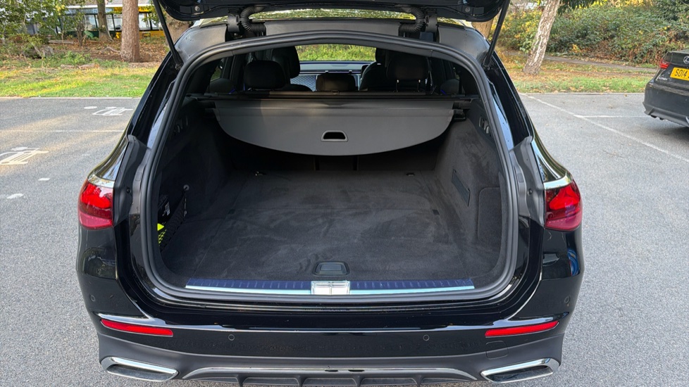 Mercedes-Benz E-Class E450d 4M AMG Line Premium 5dr 9G-Tronic [Pan Roof] Diesel Estate - Image 15