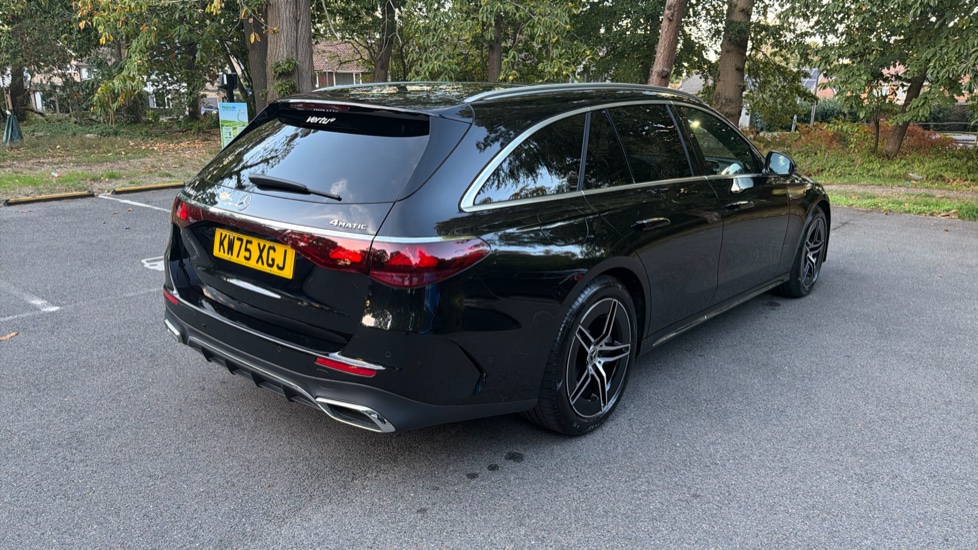 Mercedes-Benz E-Class E450d 4M AMG Line Premium 5dr 9G-Tronic [Pan Roof] Diesel Estate - Image 21