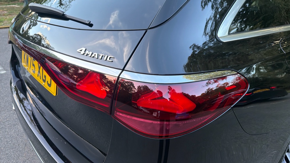 Mercedes-Benz E-Class E450d 4M AMG Line Premium 5dr 9G-Tronic [Pan Roof] Diesel Estate - Image 23