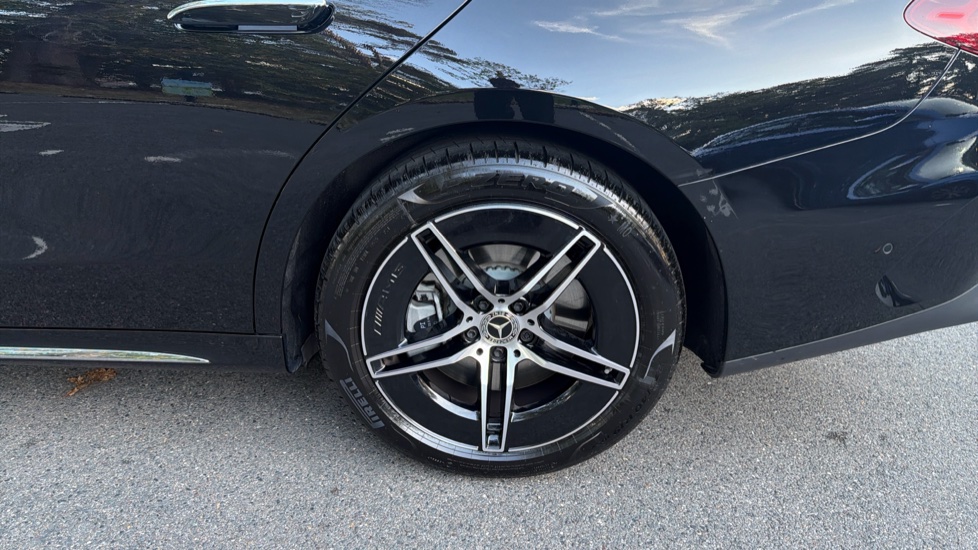 Mercedes-Benz E-Class E450d 4M AMG Line Premium 5dr 9G-Tronic [Pan Roof] Diesel Estate - Image 28