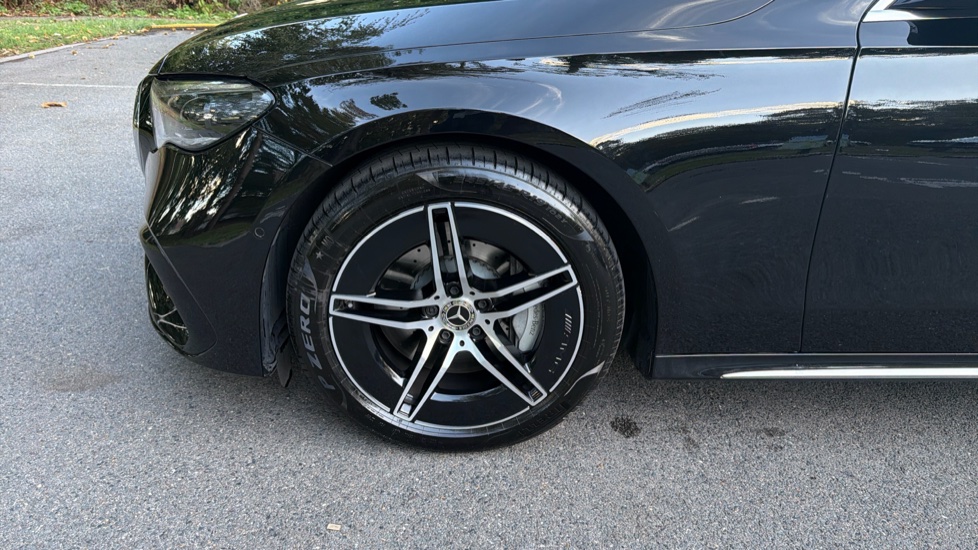 Mercedes-Benz E-Class E450d 4M AMG Line Premium 5dr 9G-Tronic [Pan Roof] Diesel Estate - Image 35